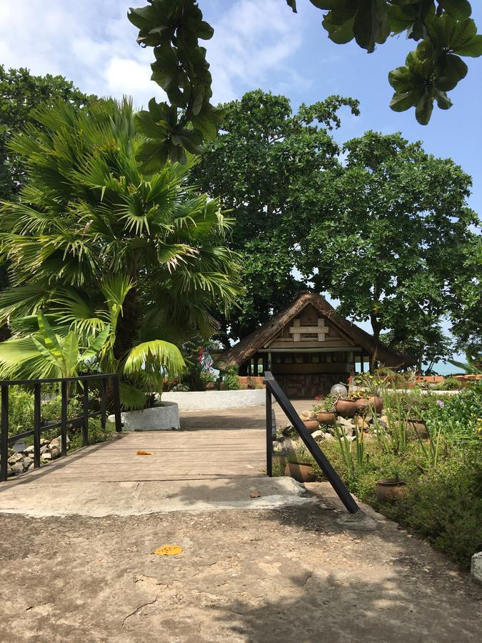 Biriwa Beach Hotel Exterior photo